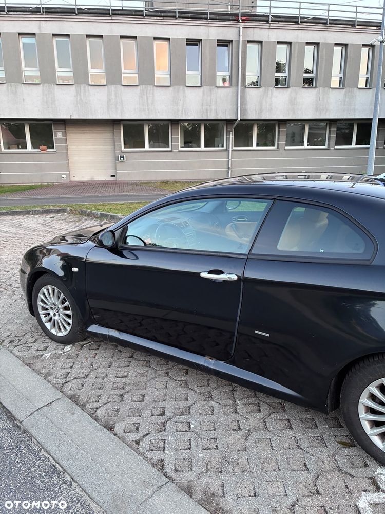 Alfa Romeo GT 1.9JTD 16V Black Line - 6