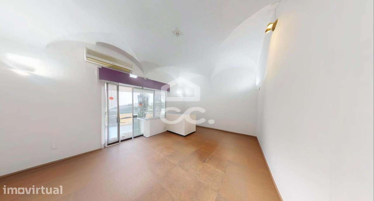 Espaço Comercial de 86,85 m² para Investimento | Centro Histórico de É - Grande imagem: 2/44