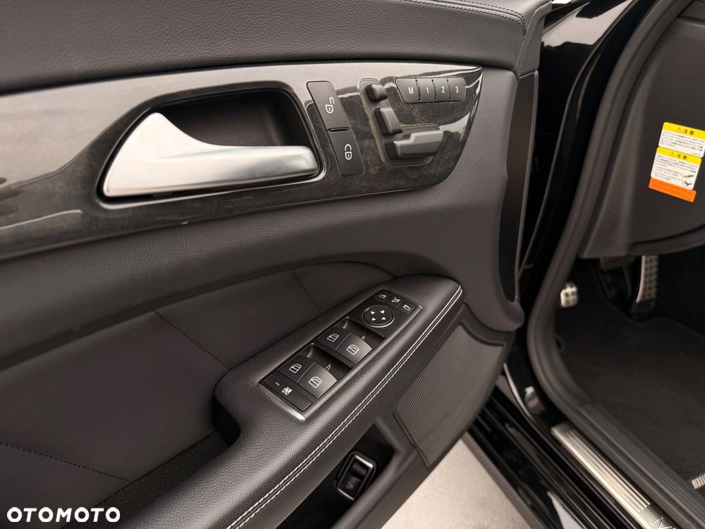 Mercedes-Benz CLS 500 4-Matic 7G-TRONIC - 24