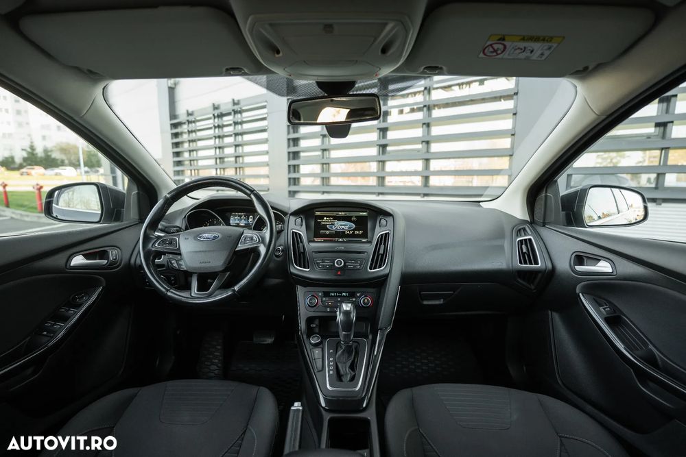 Ford Focus 2.0 TDCI Powershift Titanium - 6