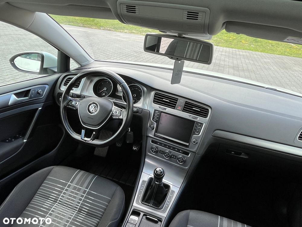 Volkswagen Golf 1.6 TDI BlueMotion Technology Lounge - 19