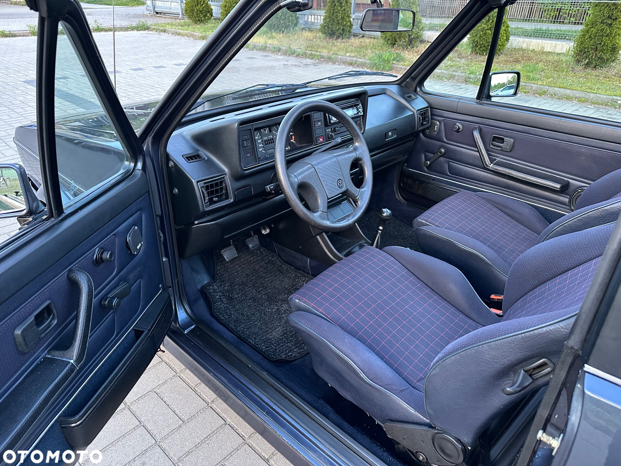 Volkswagen Golf 1.6 GL - 13