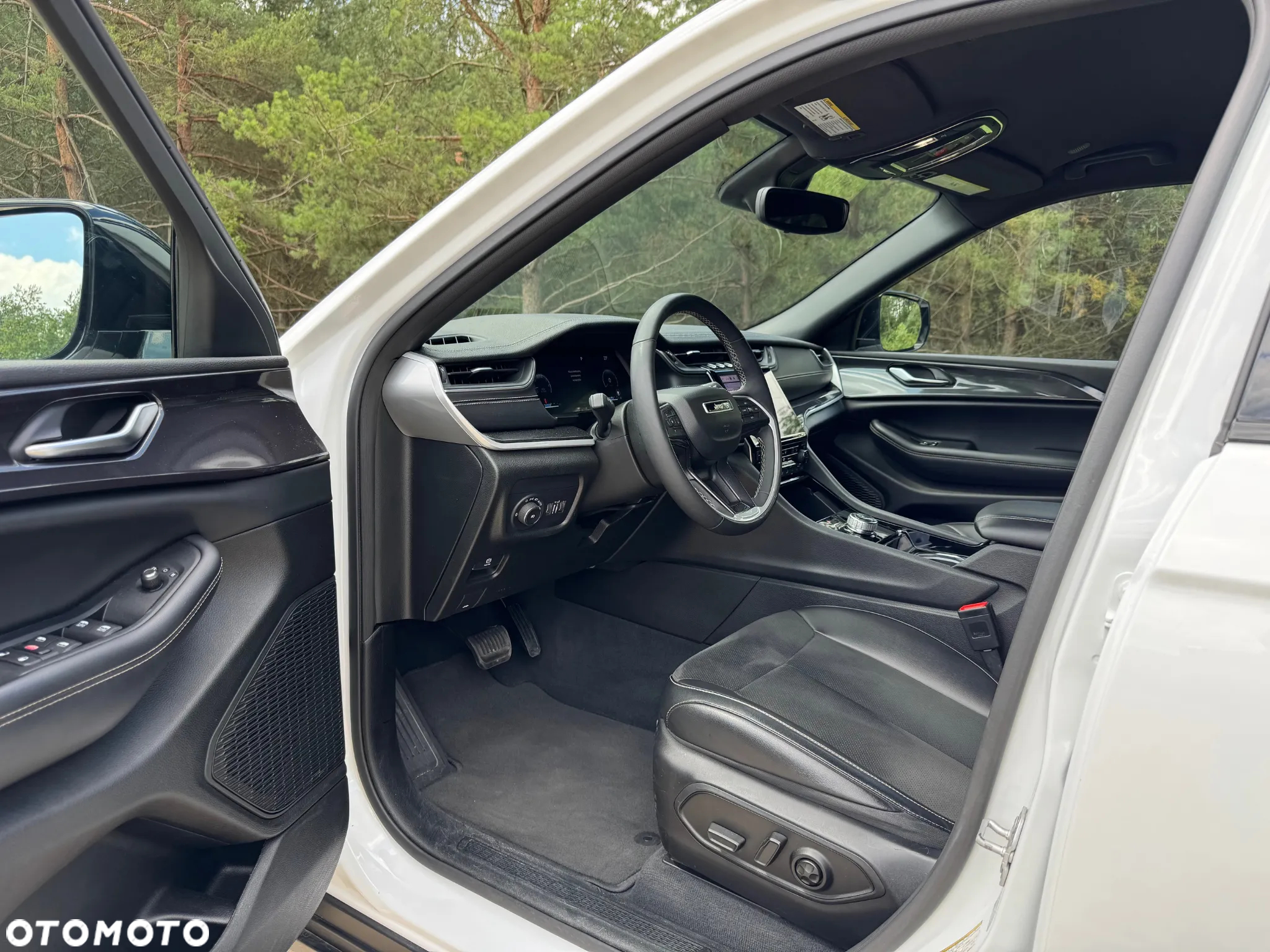 Jeep Grand Cherokee - 21