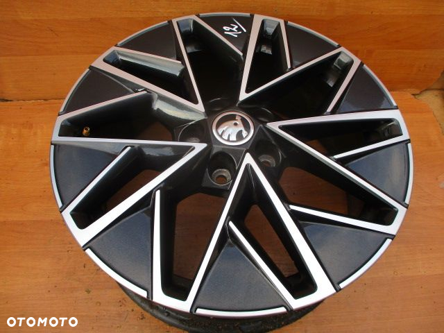 SKODA OCTAVIA IV FELGA 7 x 17 ET46 5E3601025 - 8