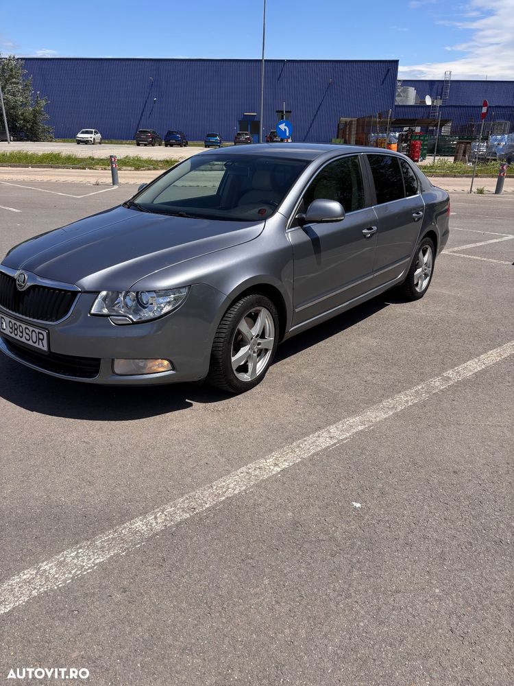 Skoda Superb 2.0 TDI Elegance DSG - 2