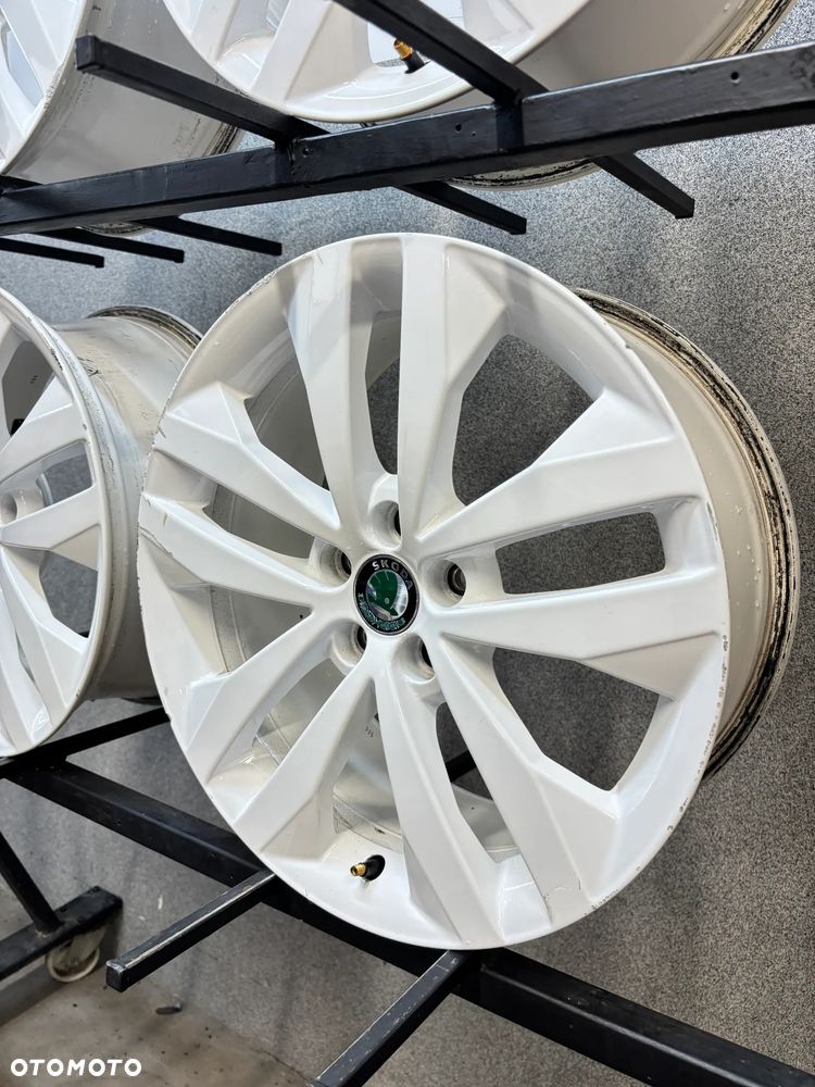 4 Felgi Alu. Skoda Fabia Rs, Roomster, Rapid 17", White - 21