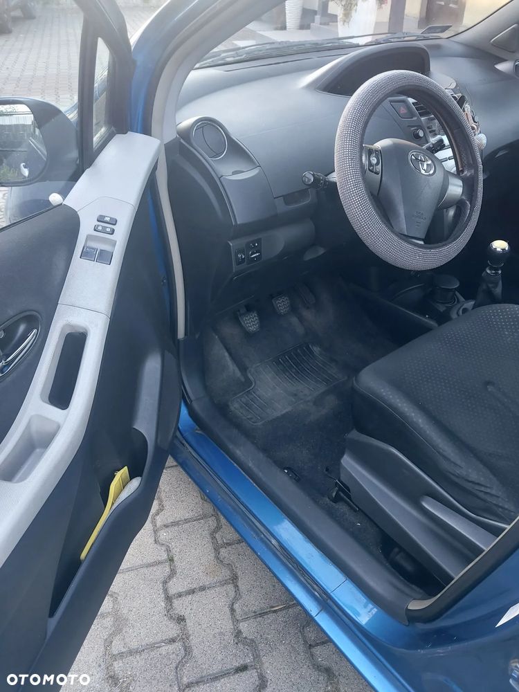 Toyota Yaris 2010 photo 3