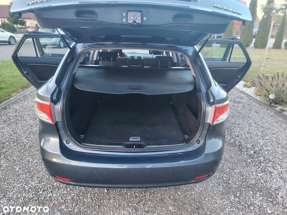Toyota Avensis - 17