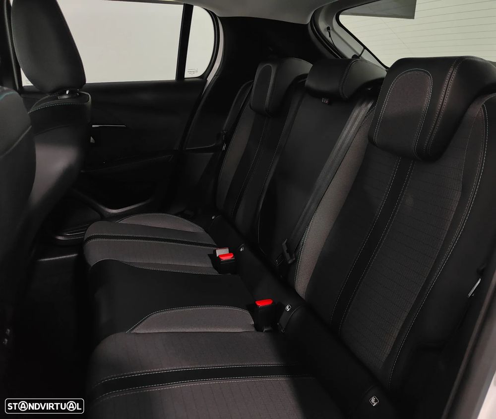 Peugeot 208 1.2 PureTech Allure EAT8 - 28