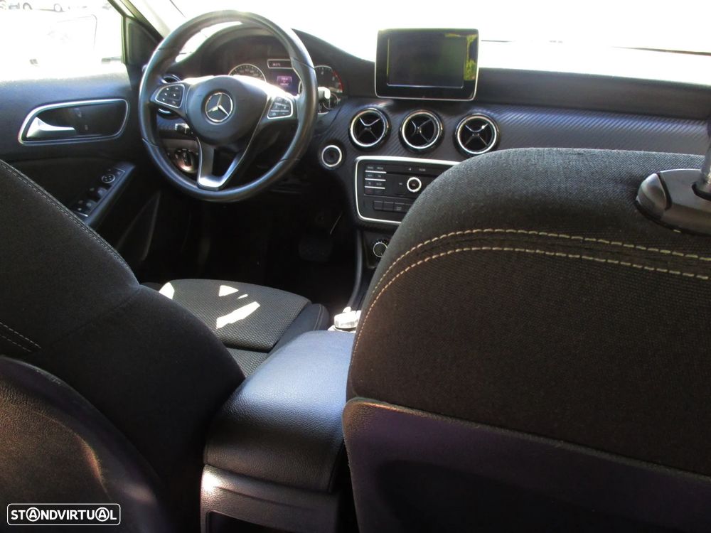 Mercedes-Benz GLA 180 d 7G-DCT Style - 13