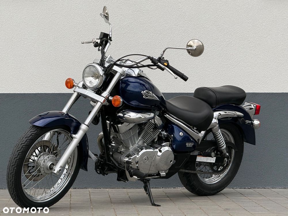 Suzuki Intruder - 13