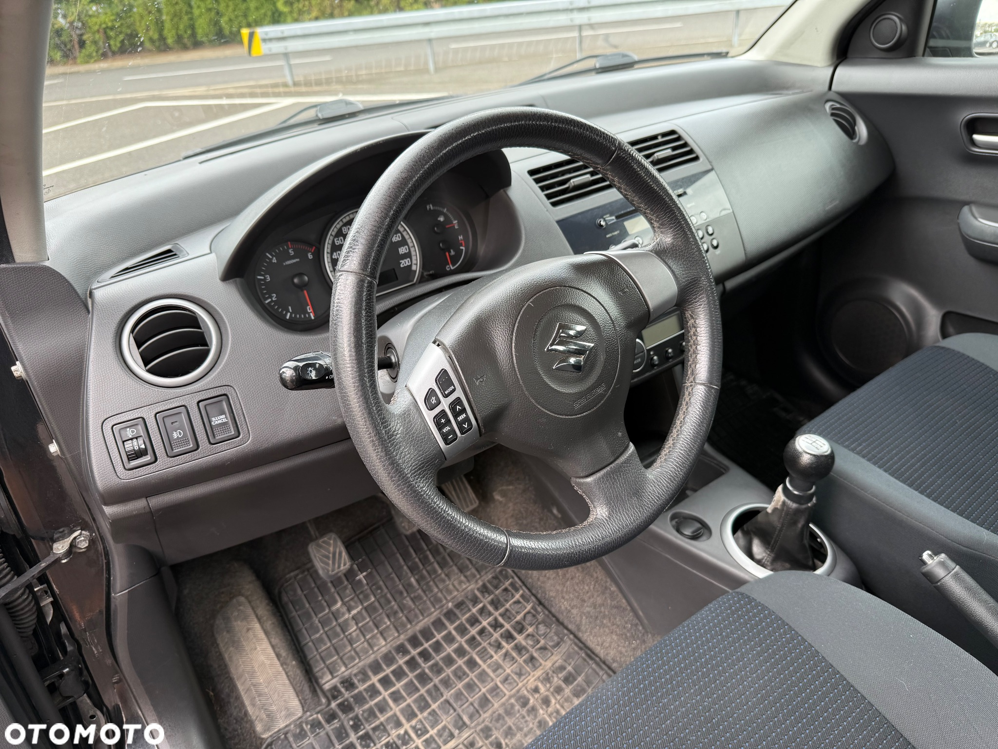 Suzuki Swift 1.3 DDiS 16v GLX DPF - 25