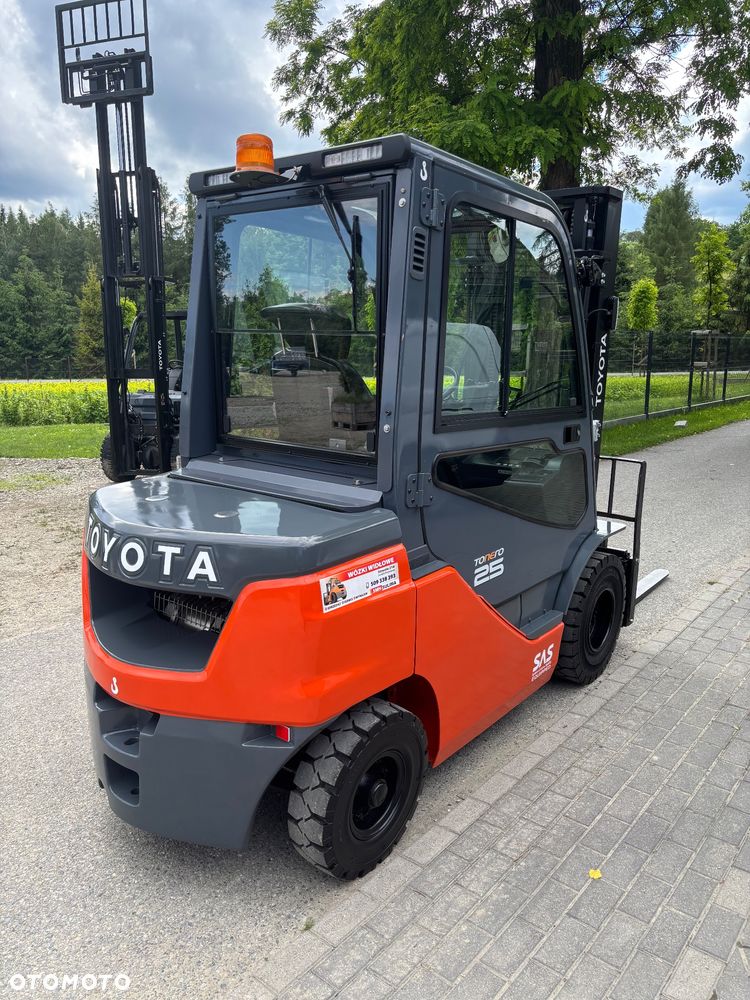 Toyota 8FGF25 diesel przesuw pozycjoner KABINA 2022r 88500netto 2022' - 3