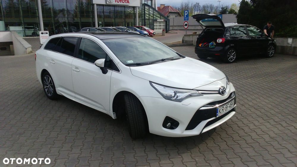 Toyota Avensis 2015 photo 2