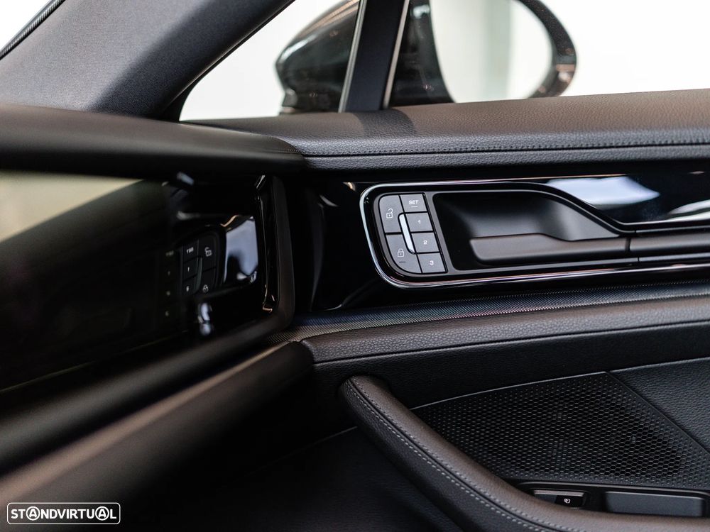 Porsche Panamera - 32