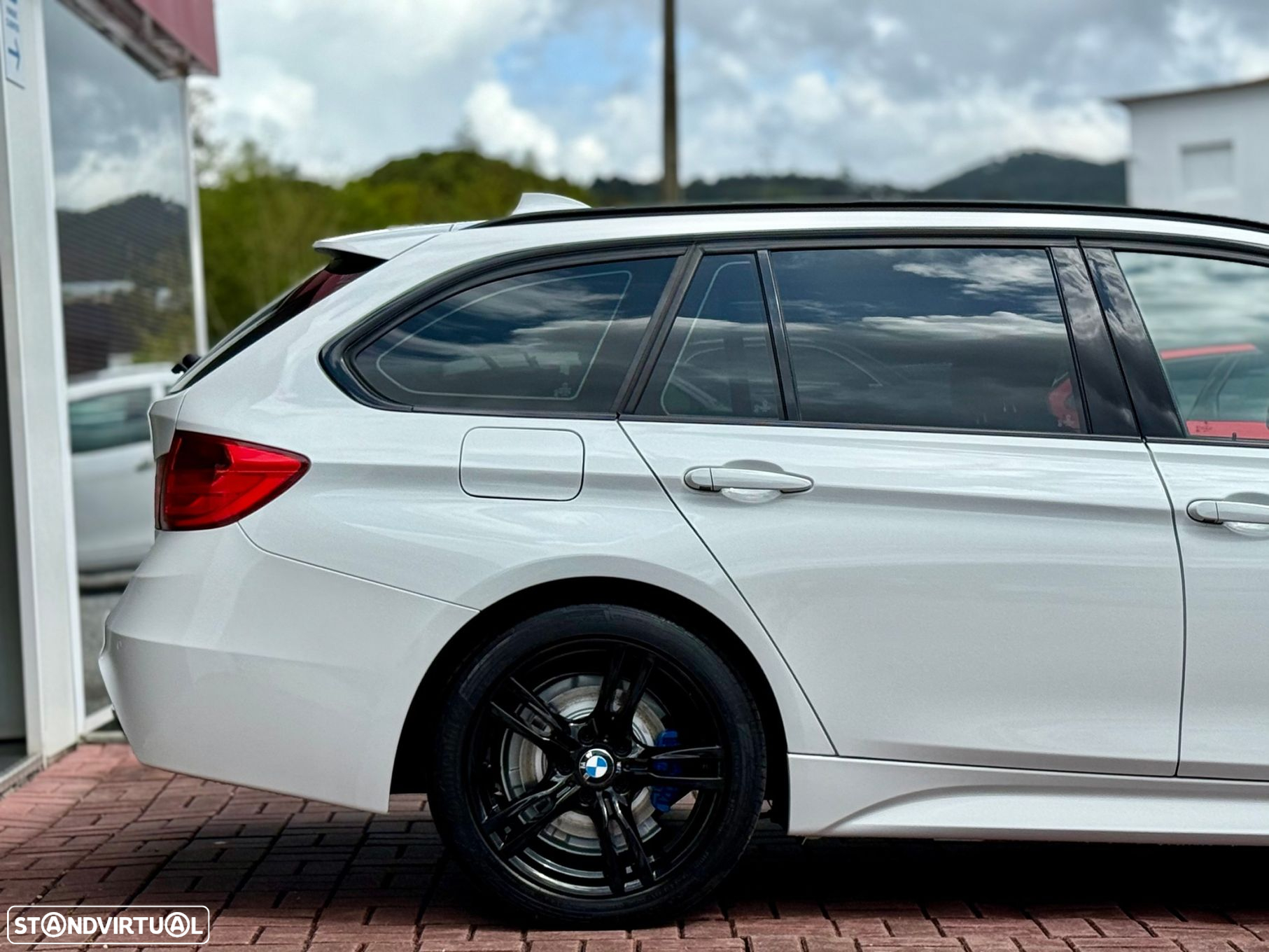 BMW 318 d Touring xDrive Pack M - 13