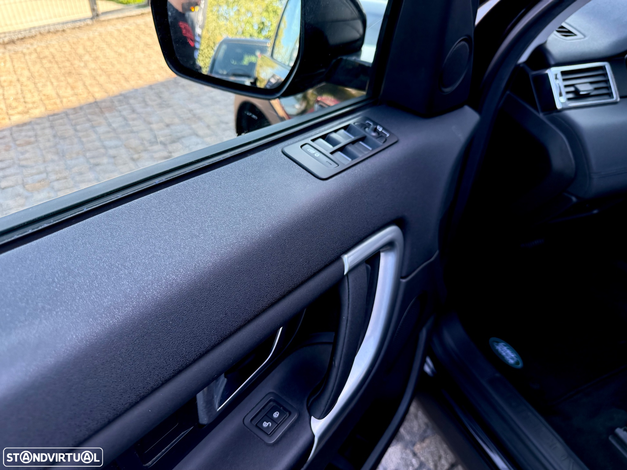 Land Rover Discovery Sport 2.0 TD4 HSE Luxury 7L Auto - 36
