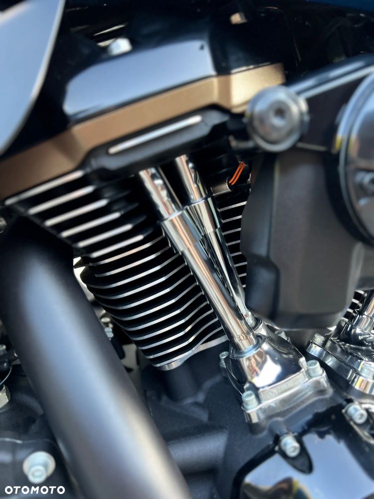 Harley-Davidson Touring Road Glide - 19