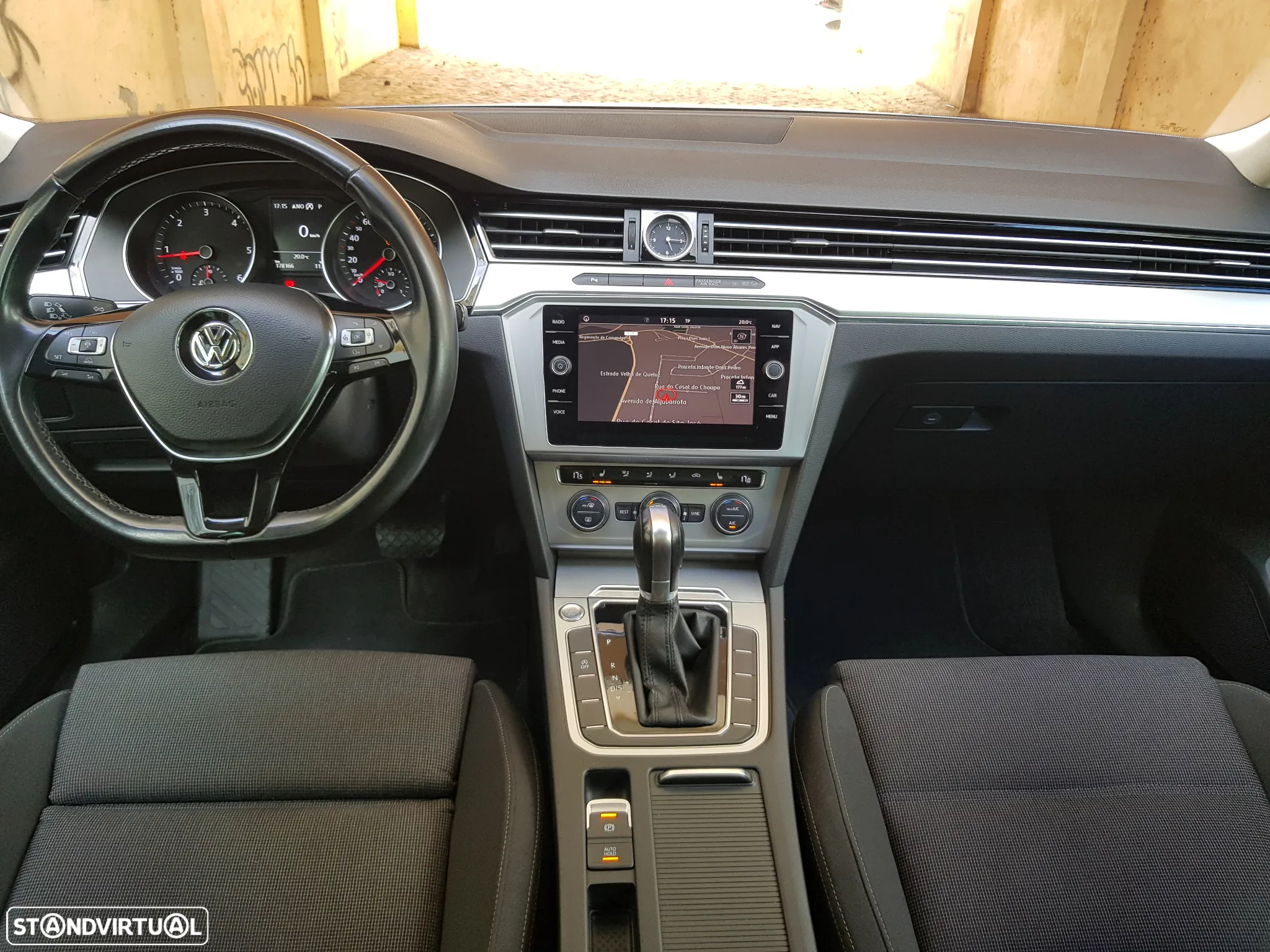 VW Passat Variant 1.6 TDI Highline DSG - 16