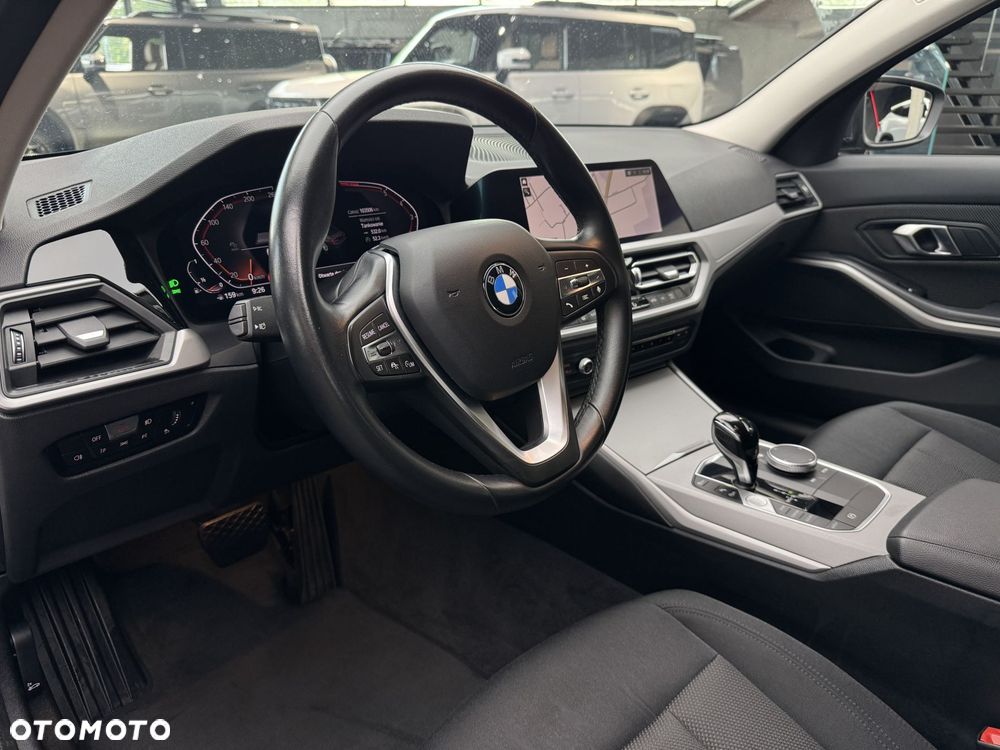 BMW Seria 3 318i - 10