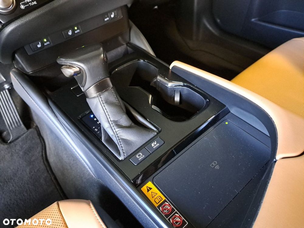 Lexus ES 300h Business Edition - 28
