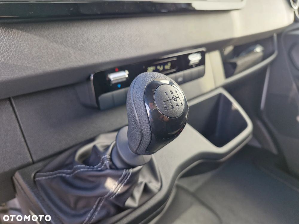 Mercedes-Benz Sprinter - 14