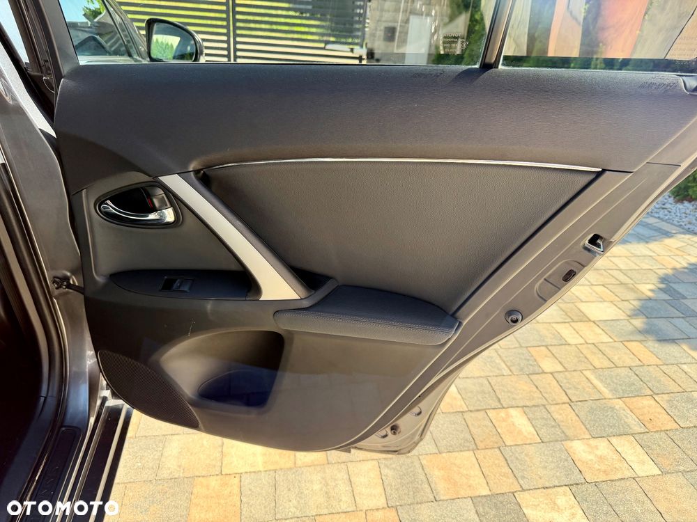 Toyota Avensis 1.8 Premium - 21
