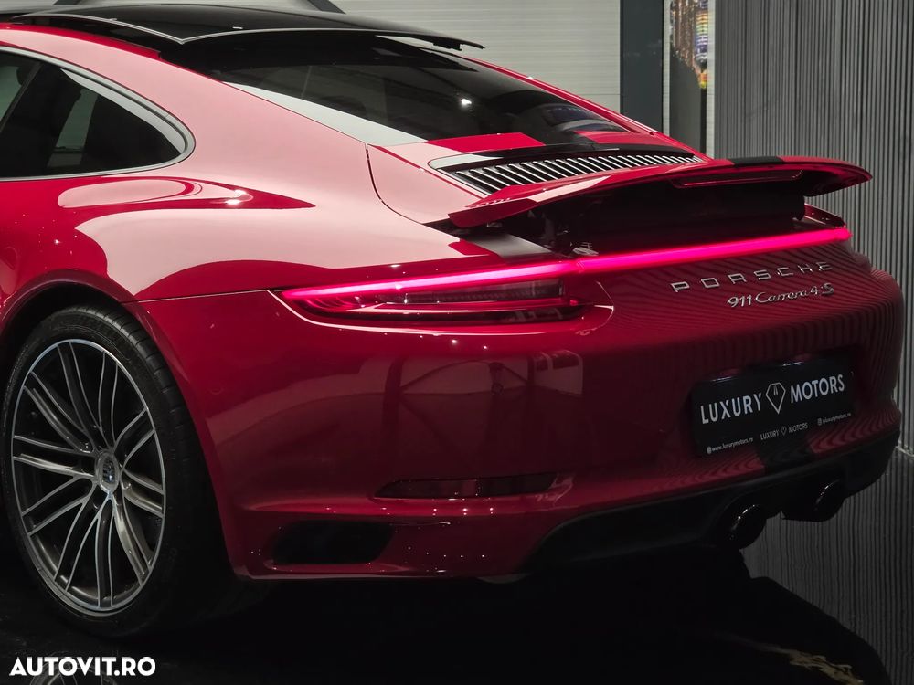 Porsche 911 Carrera 4 PDK - 38