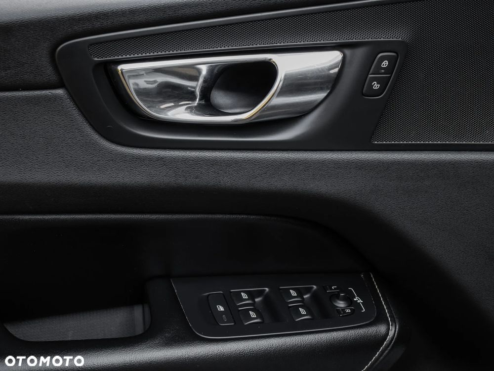 Volvo XC 60 D4 AWD Geartronic RDesign - 26