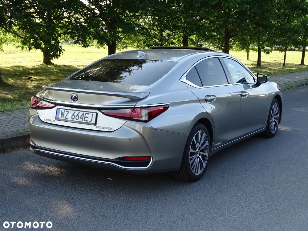 Lexus ES 300h Business Edition + - 15