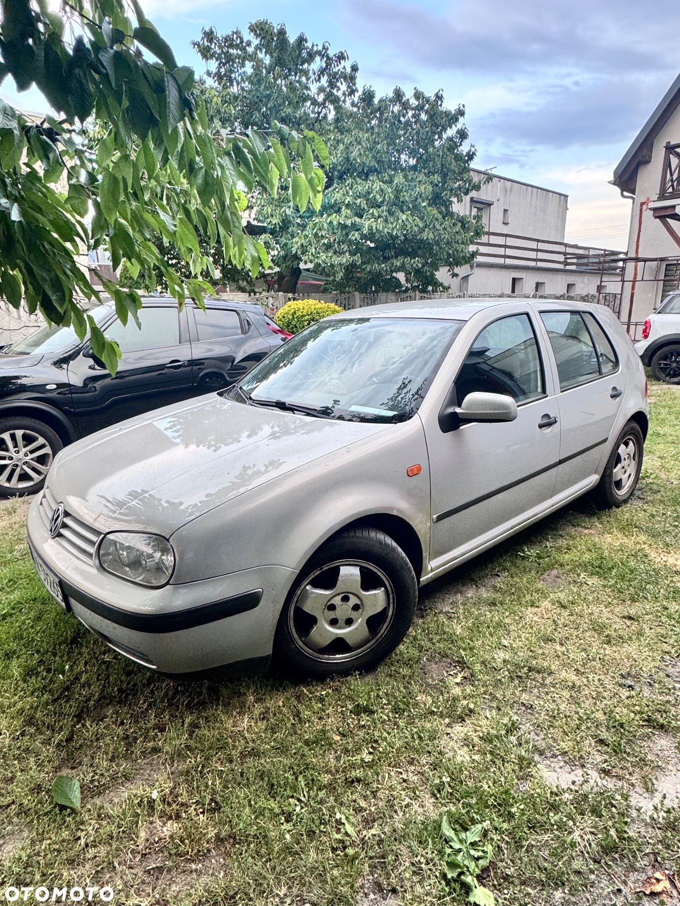 Volkswagen Golf - 1