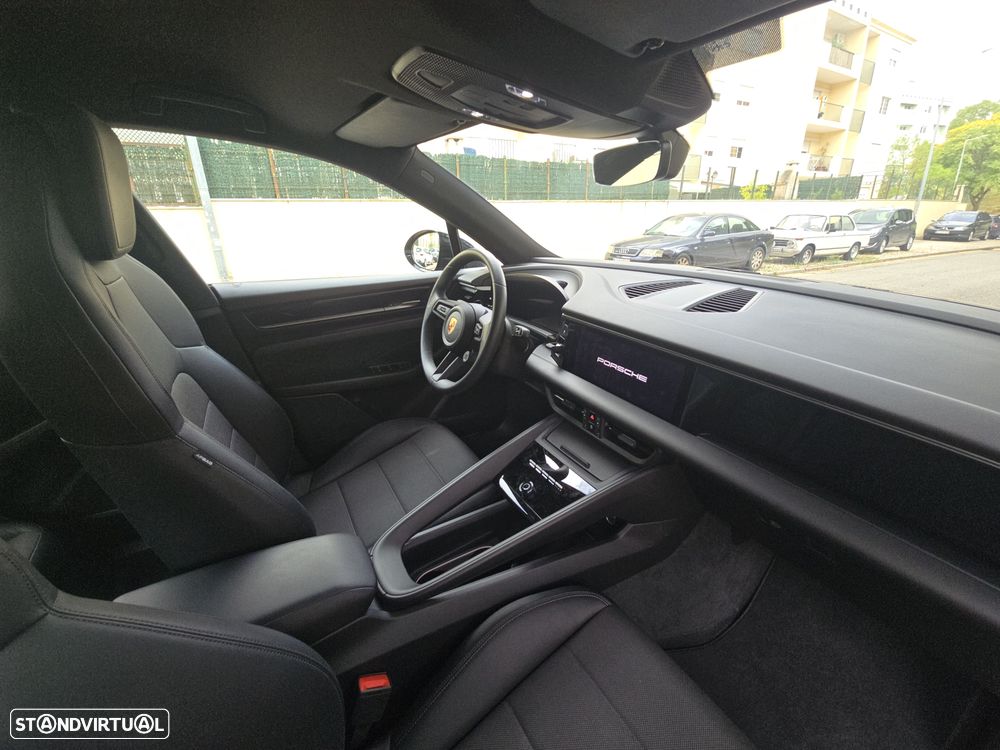 Porsche Macan Electric - 17
