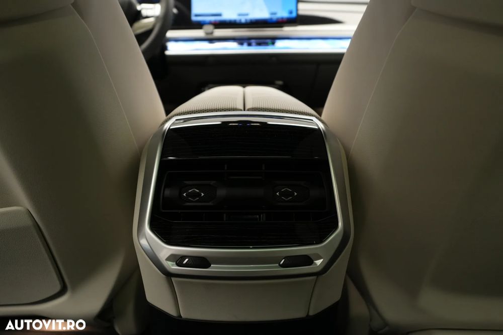 BMW Seria 7 740d xDrive MHEV - 25