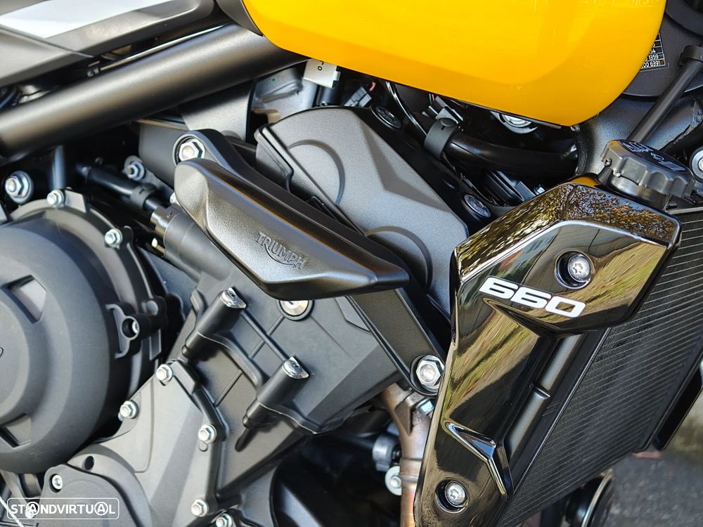 Triumph Trident 660 Cosmic Yellow - 15