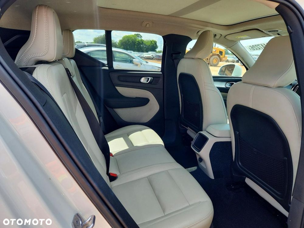 Volvo XC 40 T4 AWD Geartronic Momentum Pro - 12