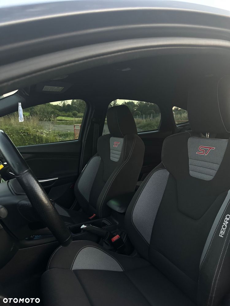 Ford Focus 2.0 EcoBoost ST-2 - 11