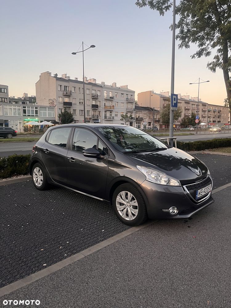 Peugeot 208 - 1