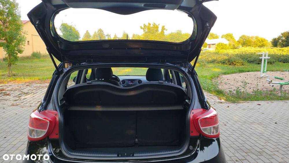 Hyundai i10 1.0 Fifa World Cup Edition - 6
