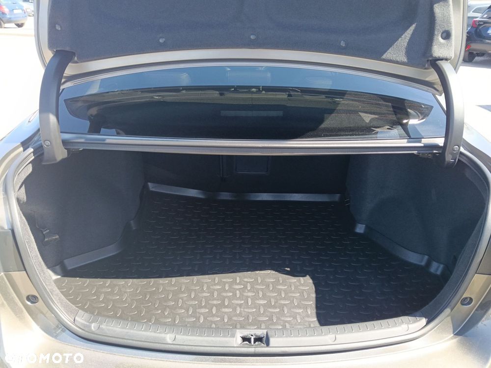 Toyota Avensis 2.0 Premium MS - 11