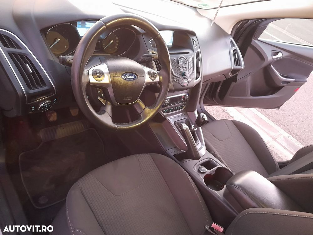 Ford Focus Turnier 1.6 TDCi ECOnetic 88g Start-Stopp-Sy Titanium - 11