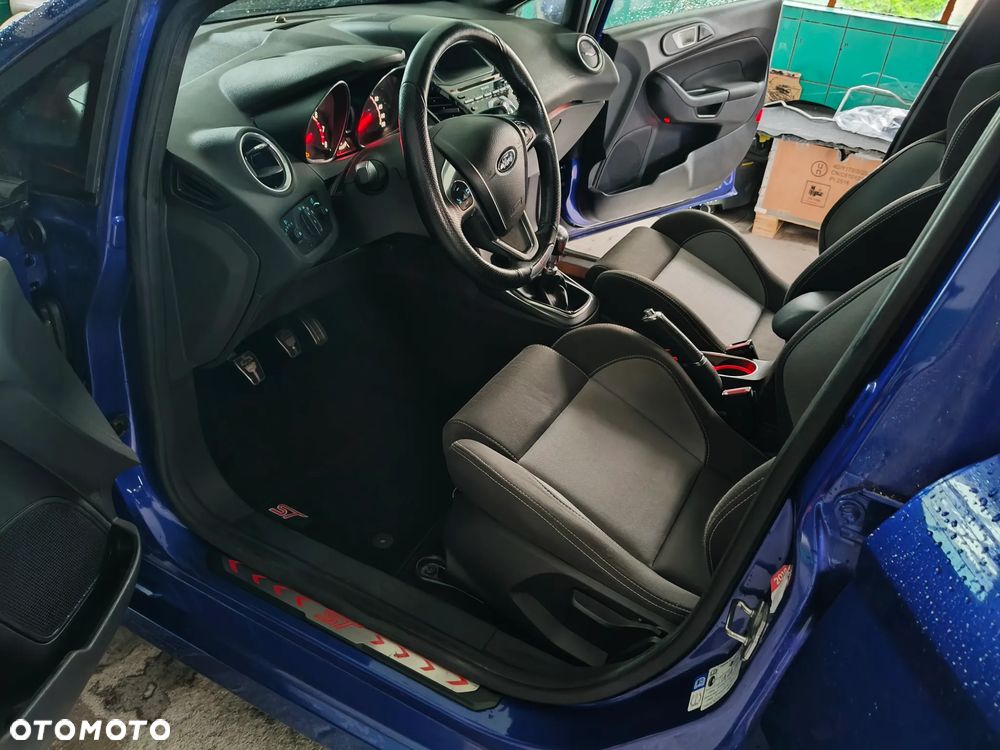 Ford Fiesta 1.6 EcoBoost ST - 24