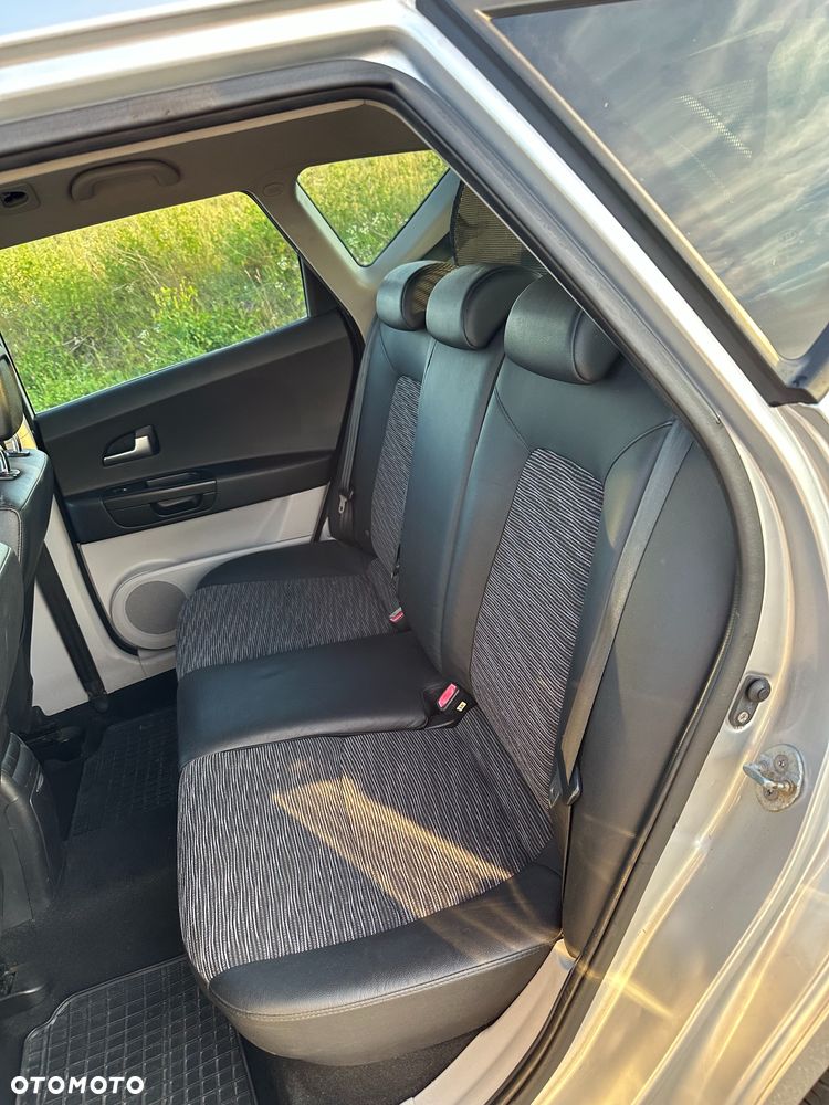 Kia Ceed - 8