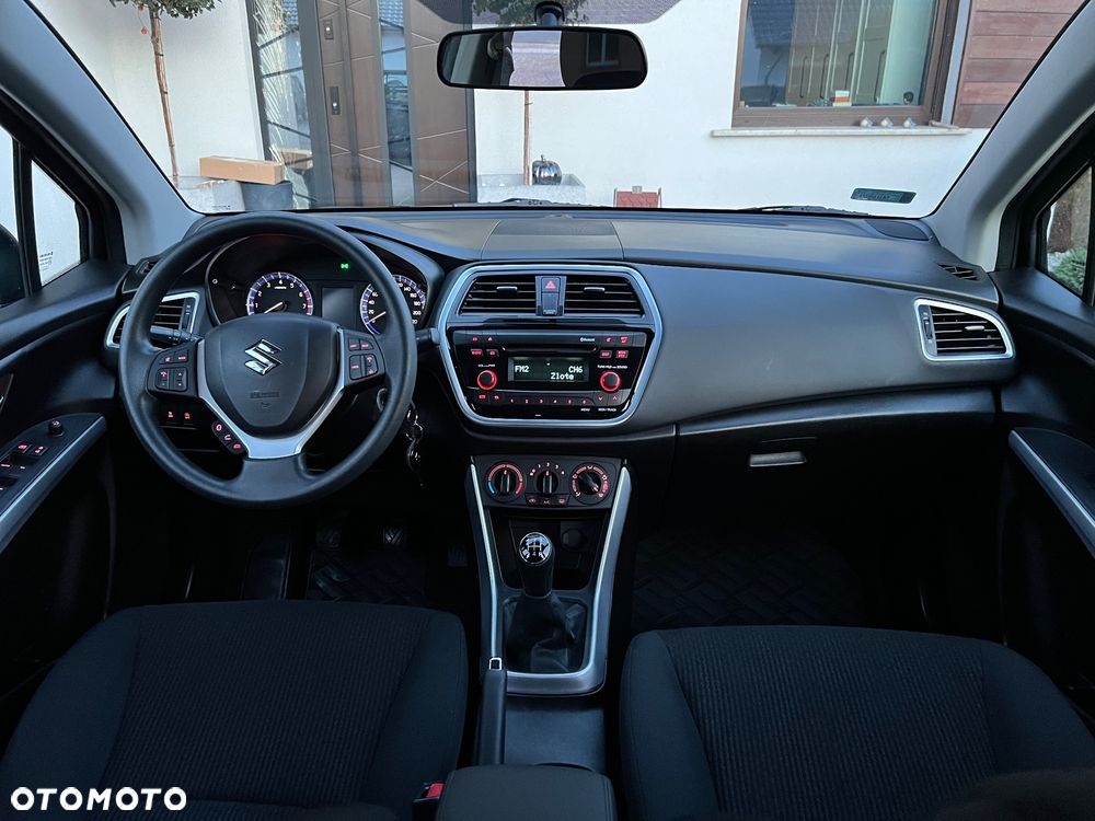 Suzuki SX4 S-Cross 1.0 T Comfort - 24