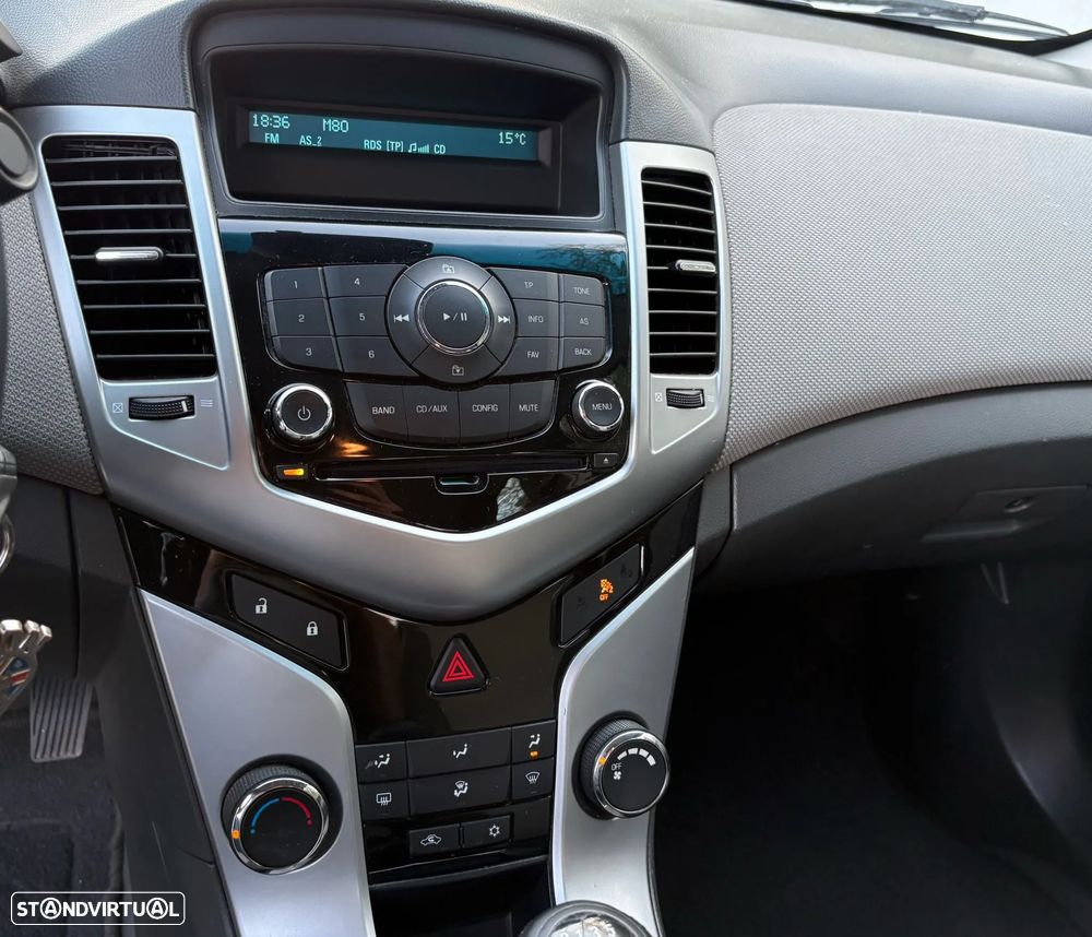 Chevrolet Cruze 1.6 LS - 17