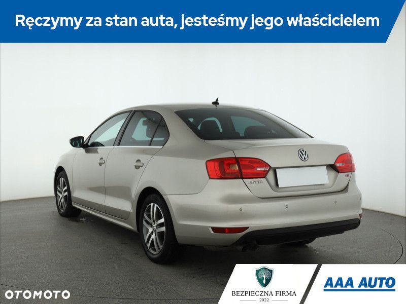 Volkswagen Jetta - 5