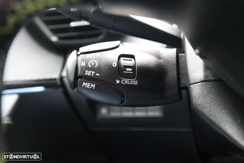 Peugeot e-2008 50 kWh GT - 33