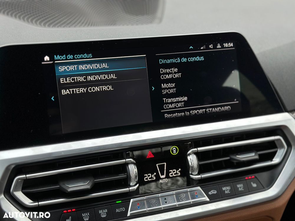 BMW Seria 3 330e Aut. - 34