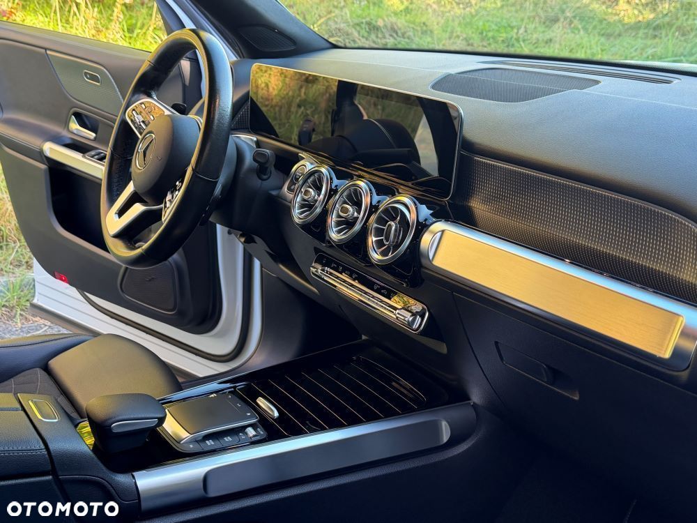 Mercedes-Benz GLB - 13