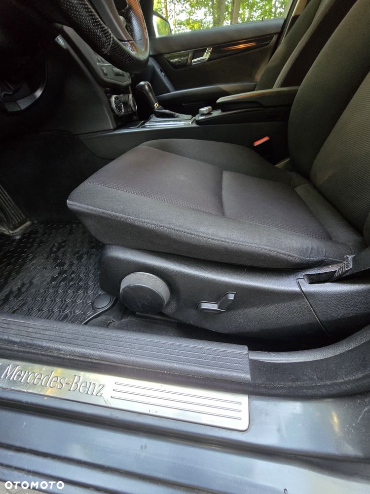 Mercedes-Benz Klasa C 180 Kompressor Automatik BlueEFFICIENCY - 11