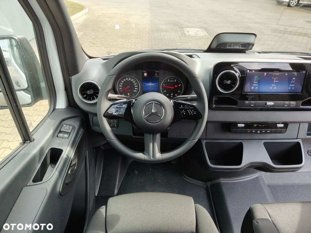 Mercedes-Benz Sprinter - 12